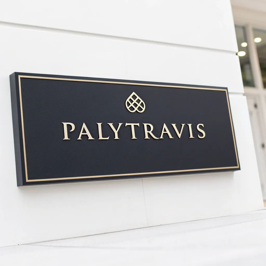 Palytravis Logo